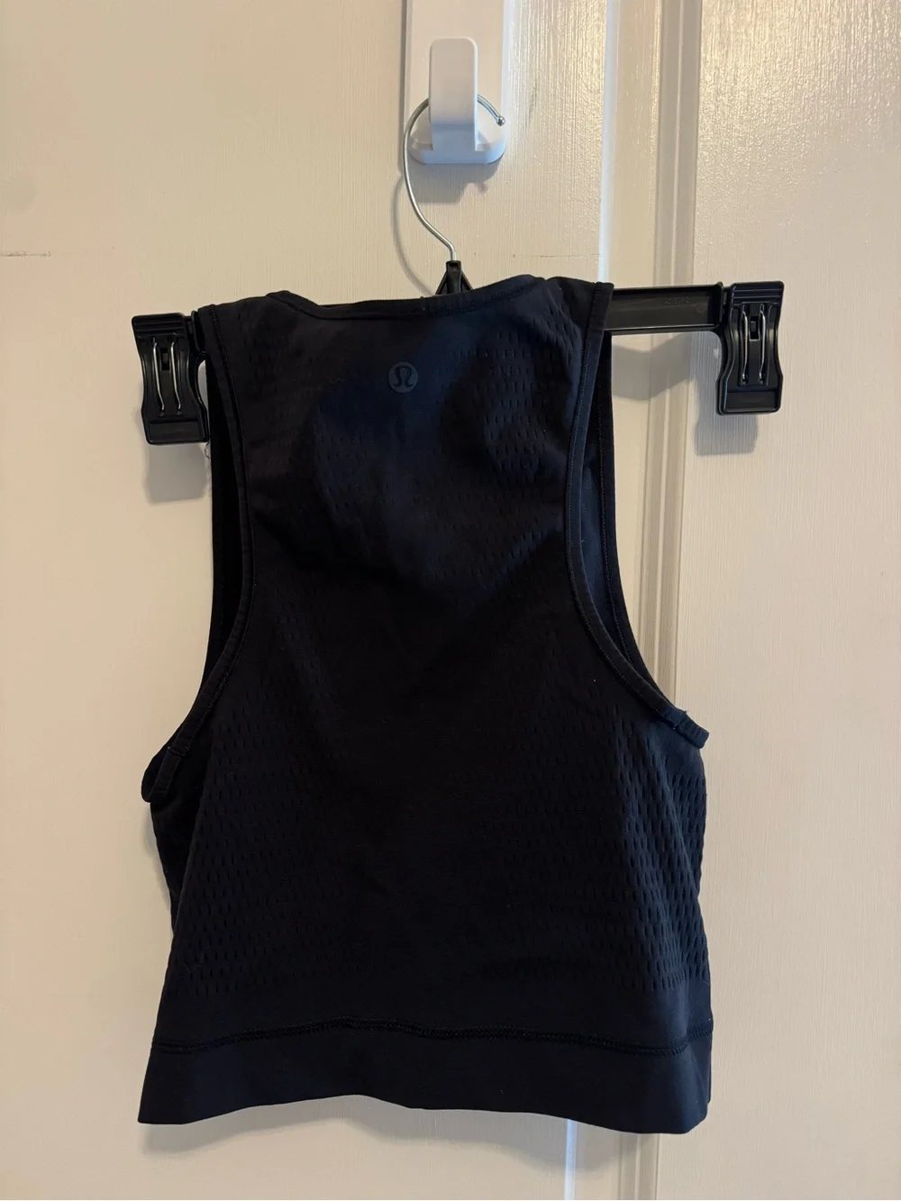 Lululemon Women's Black Sleeveless Crop Tank Top